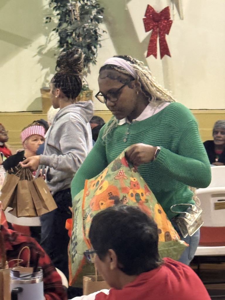 Students serving veterans and elderly