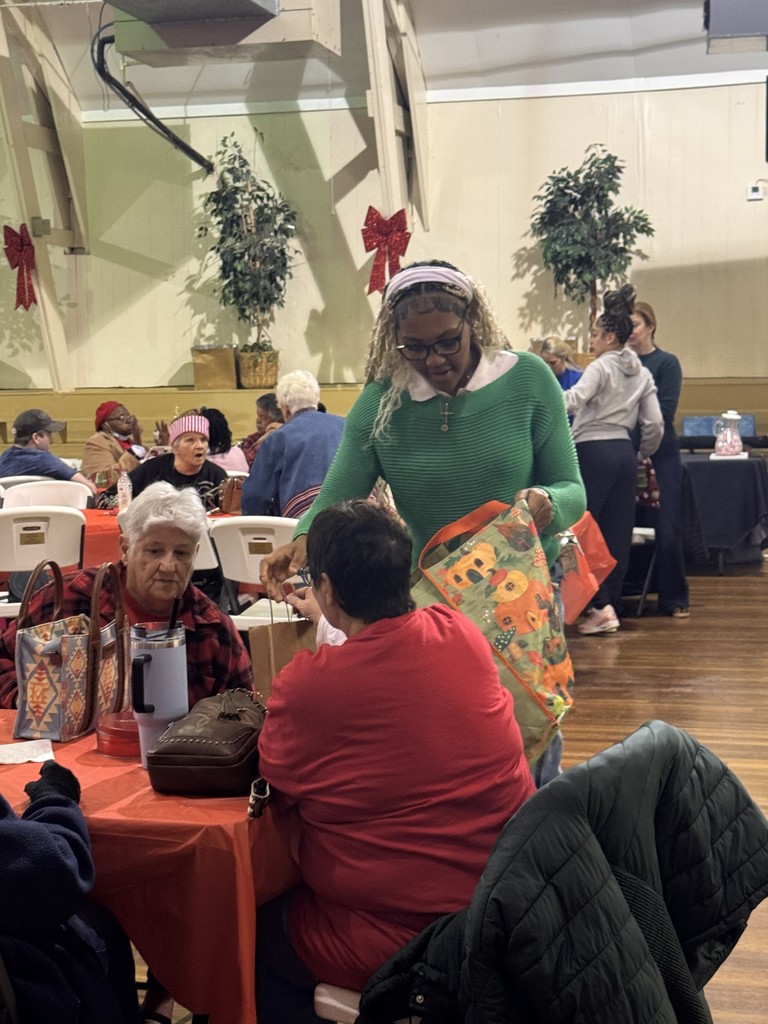 Students serving veterans and elderly