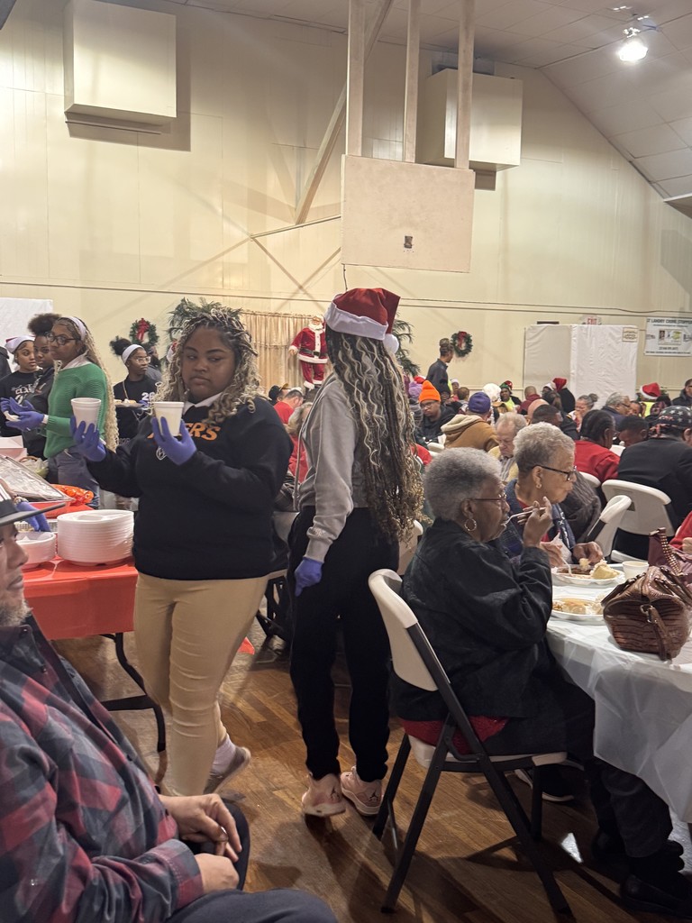 Students serving veterans and elderly