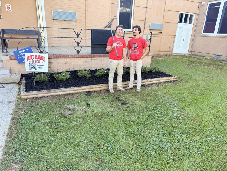 AG students help with flower beds on campus
