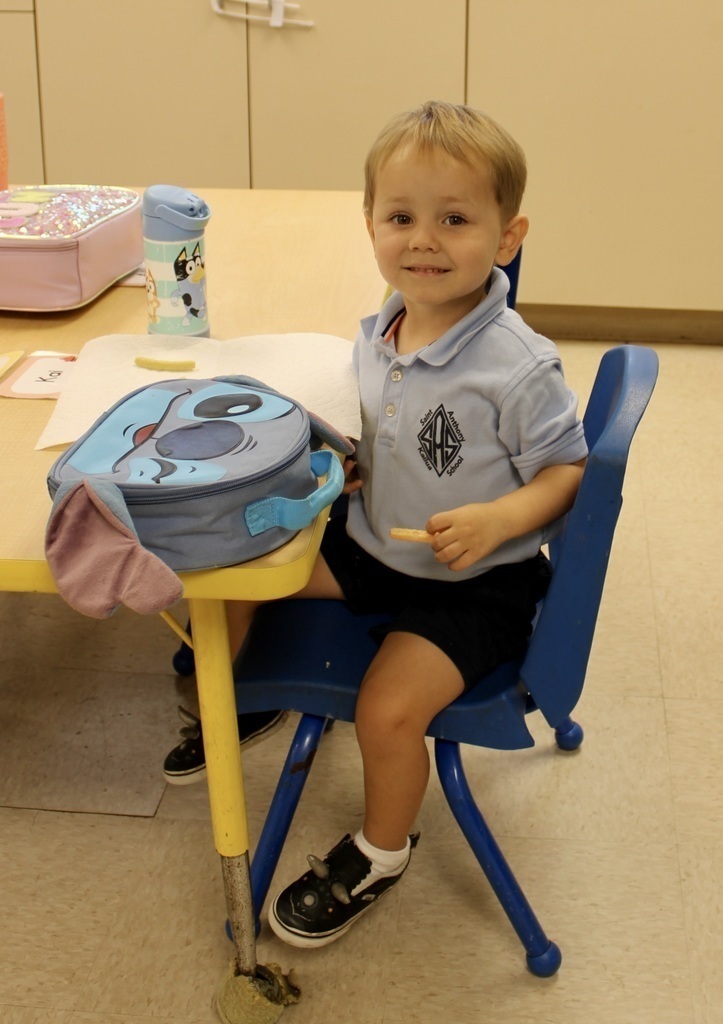 ELC student eating lunch