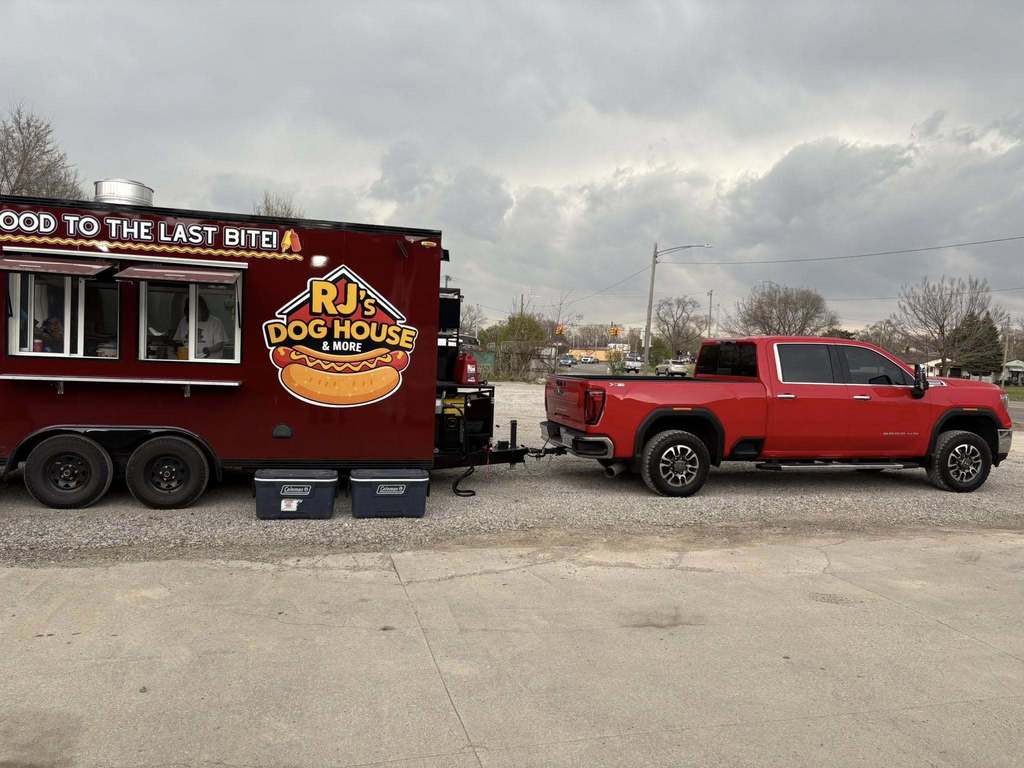 RJ's Dog House Food Truck