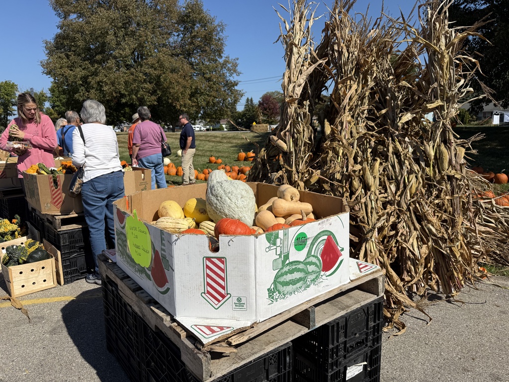 People shopping at the Woodland Fall Harvest Sale