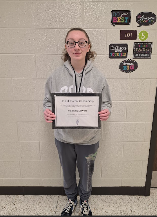 TEC student Meghan Meyers holding her scholarship certificate
