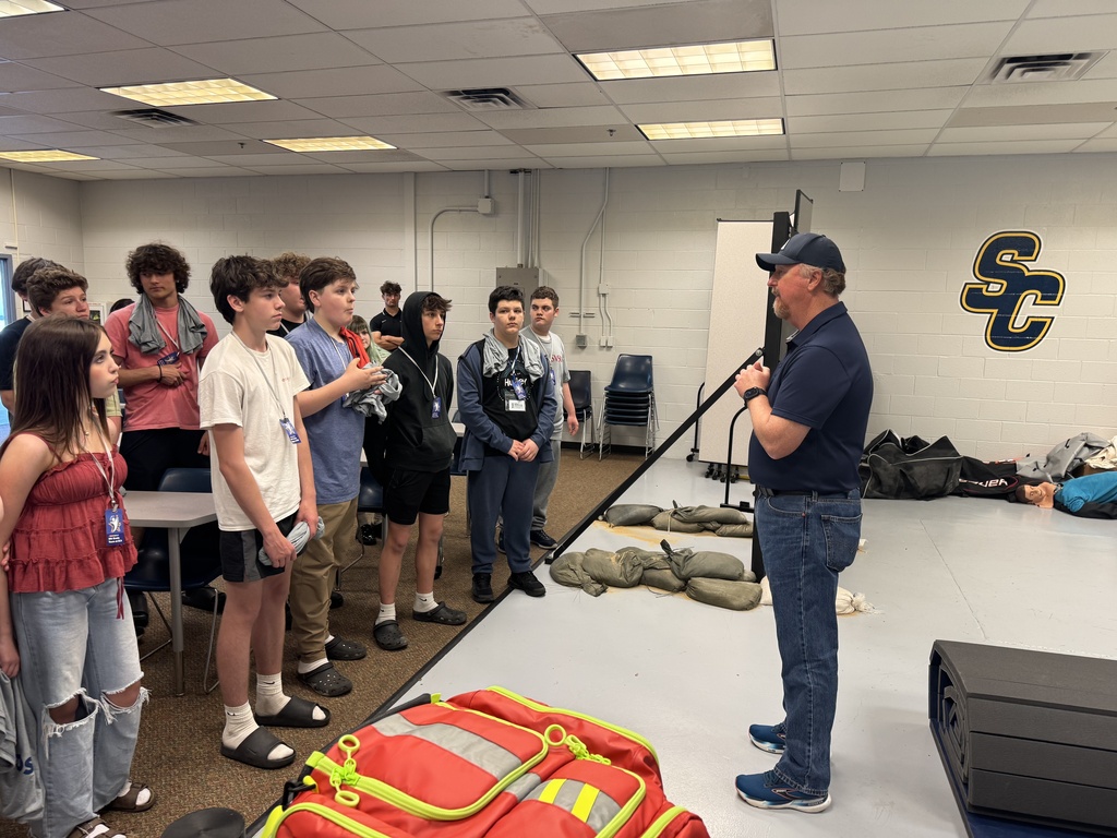 An SC4 instructor talks to a group of eighth graders the recent eighth grade tours at SC4.