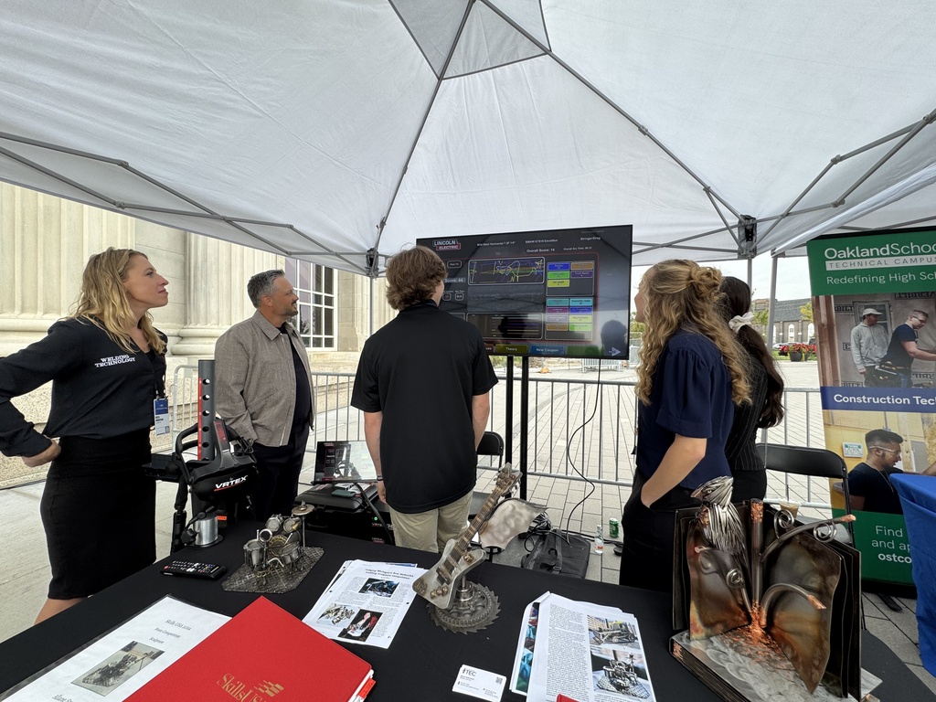 Welding student demonstrate a welding simulator at Ford Accelerate