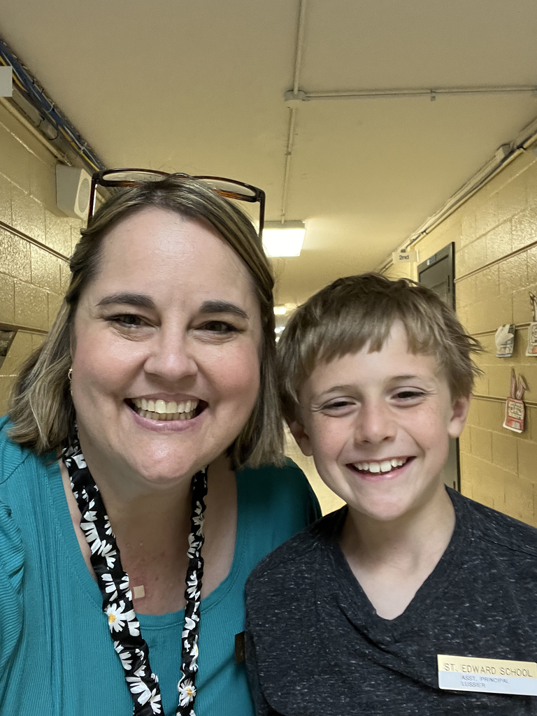 Principal member and student smiling for a selfie.