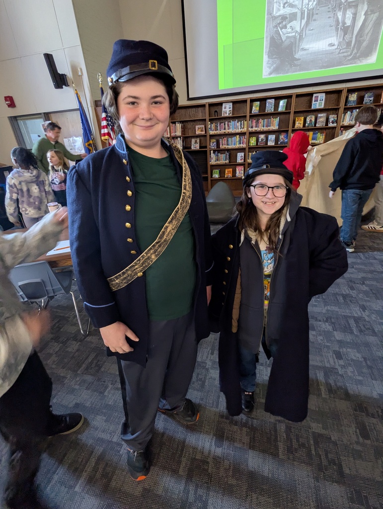 Two students are dressed up in Civil War attire. 