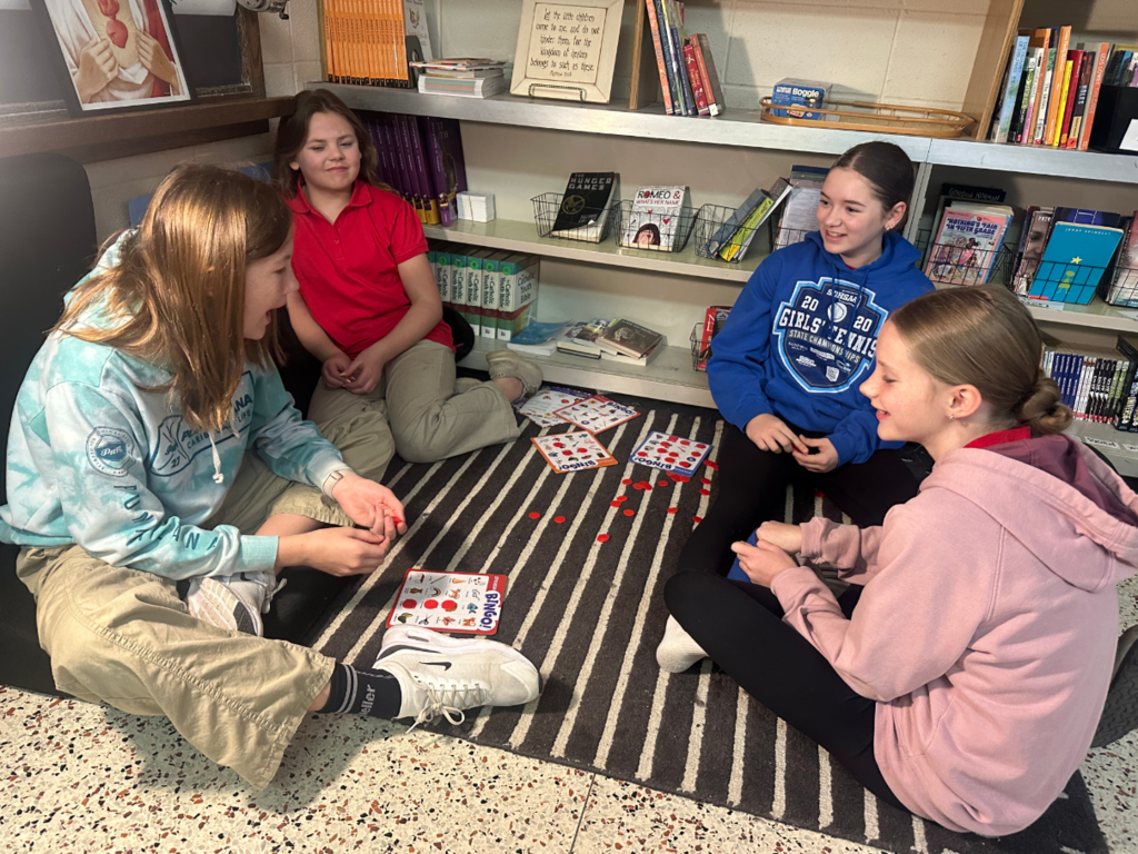 Spanish Bingo station. One of these four girls can roll her Rs now! 🙌🏼 Me es