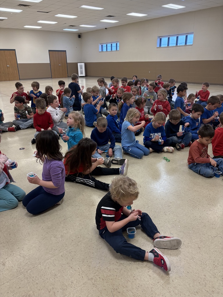 students eating snack