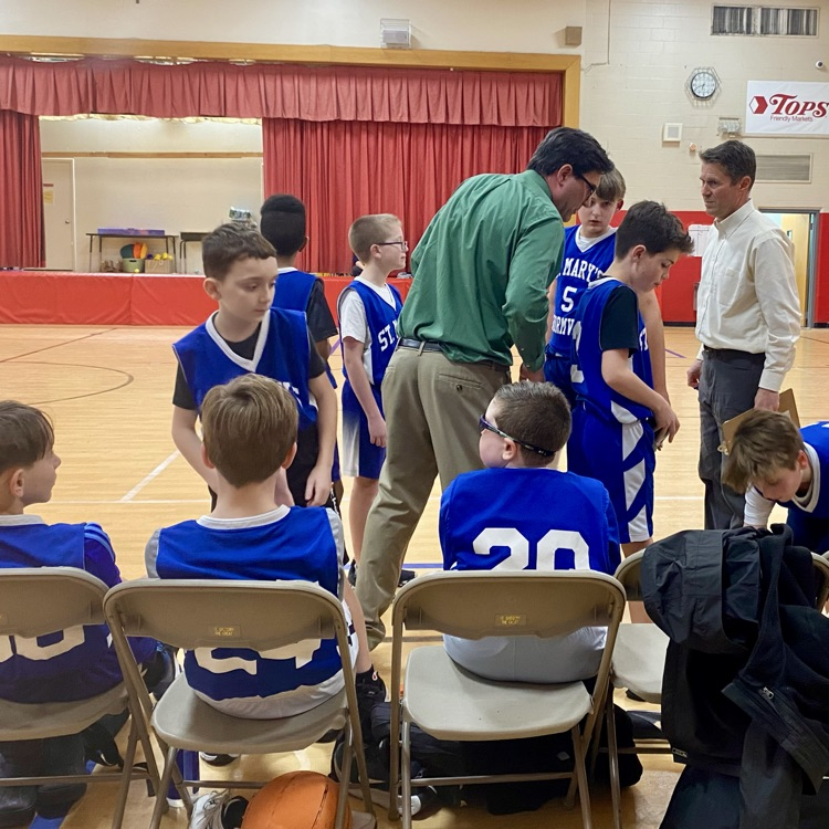 basketball team huddle 