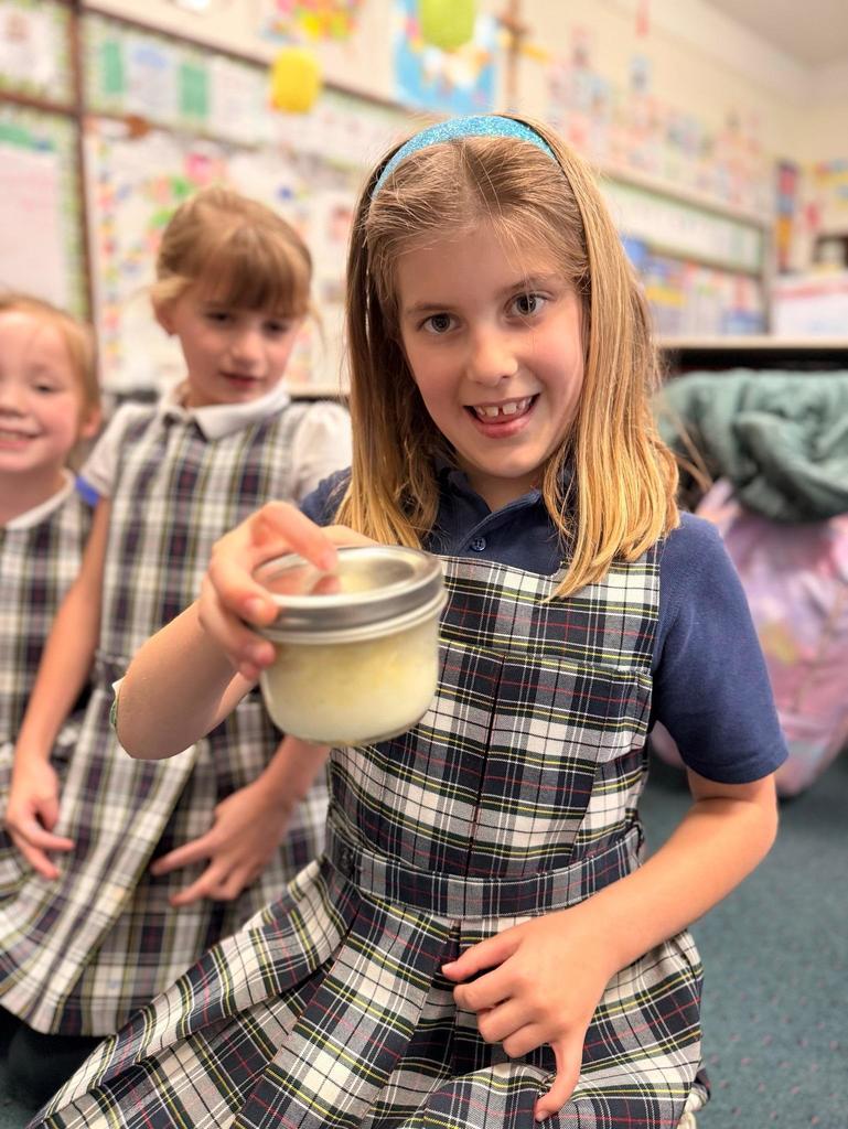 Grade 2makes butter, learns about WNY dairy industry.