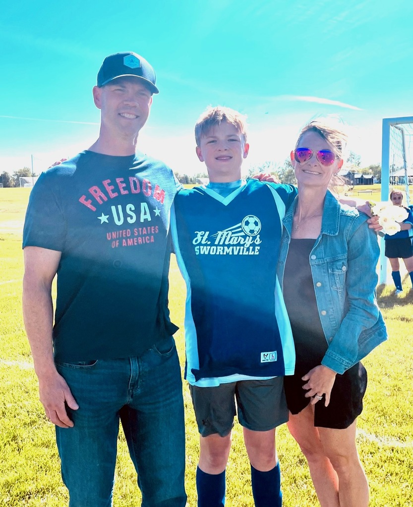 grade 8 soccer player student poses with parents