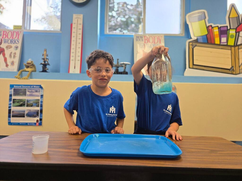 students making elephanty toothpaste