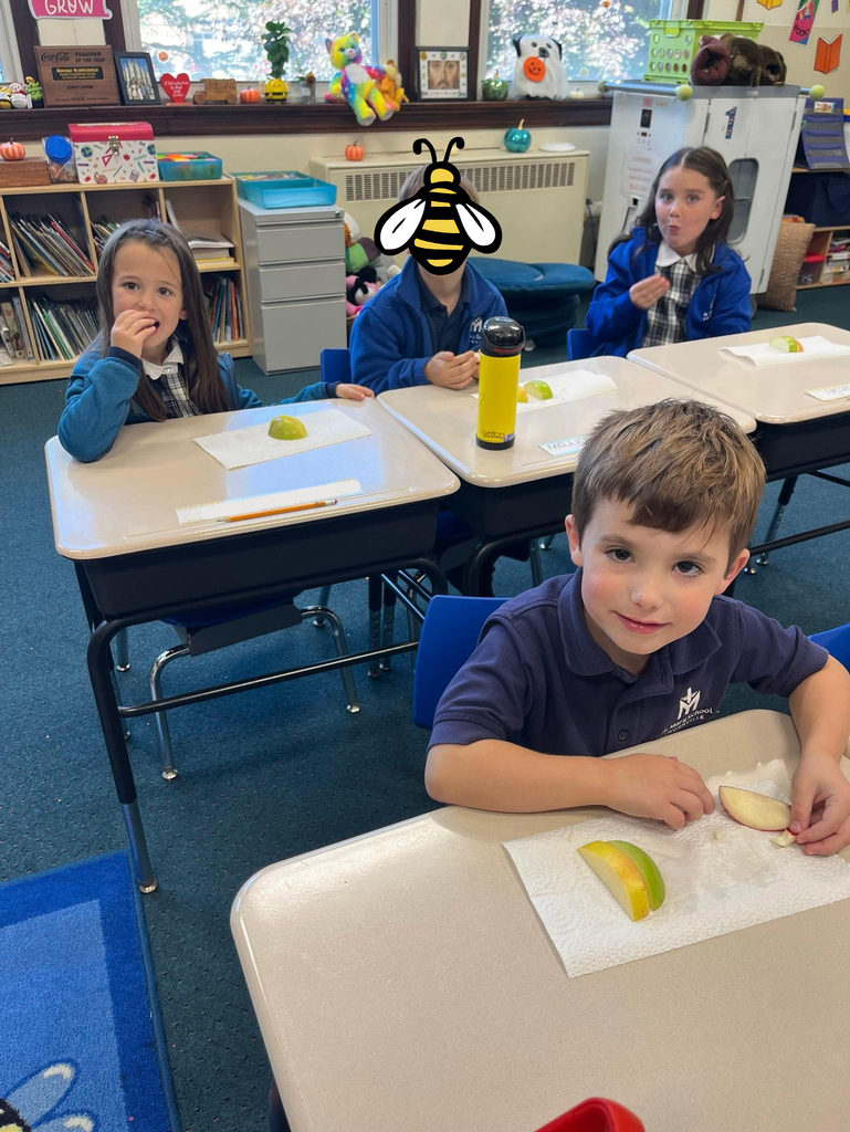 kids eating apple slices