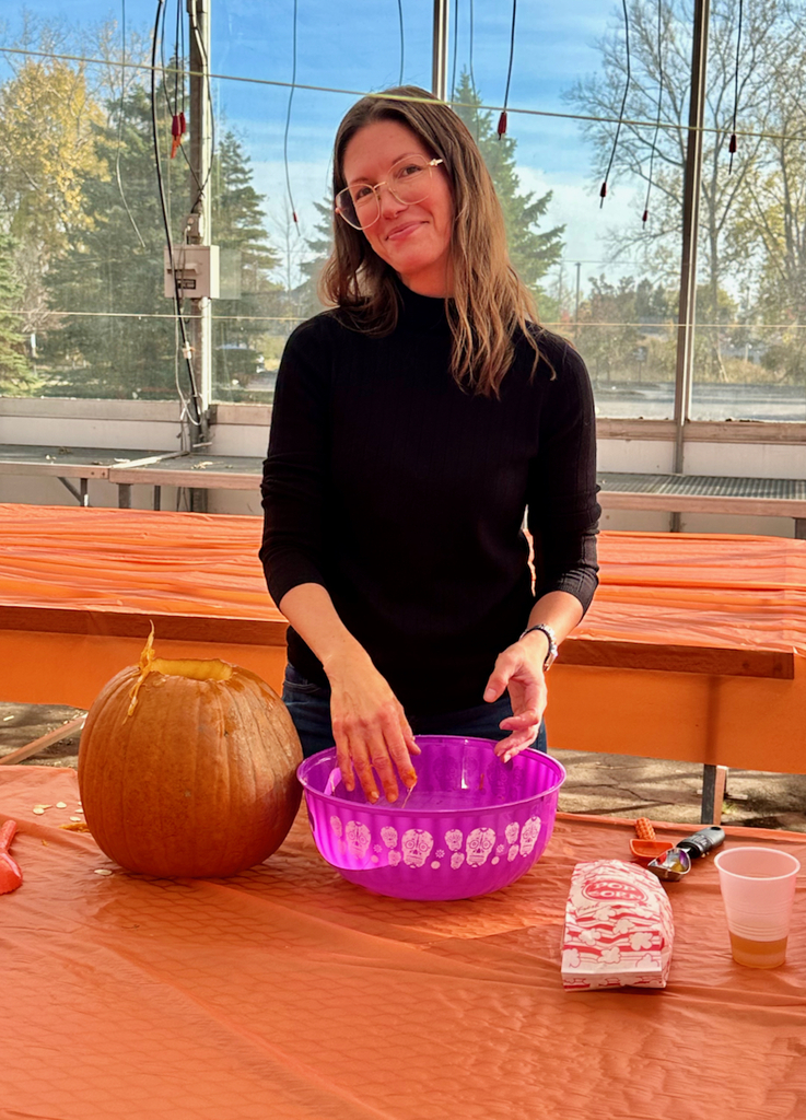 children carving pumpkins
