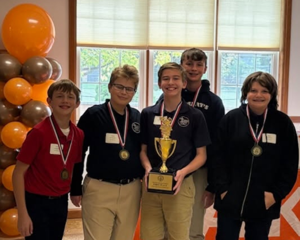 Congratulations to our team of 8th graders, who won The Park School's first ever Quiz Quest Invitational.  Well done, 8th graders!