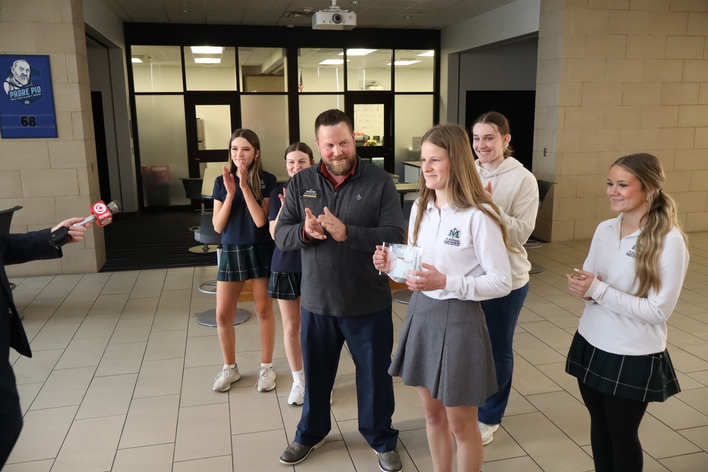 SMA Senior Molly McNamara receives 2026 KMBC-TV and Hy-Vee Scholar Athlete scholarship. 