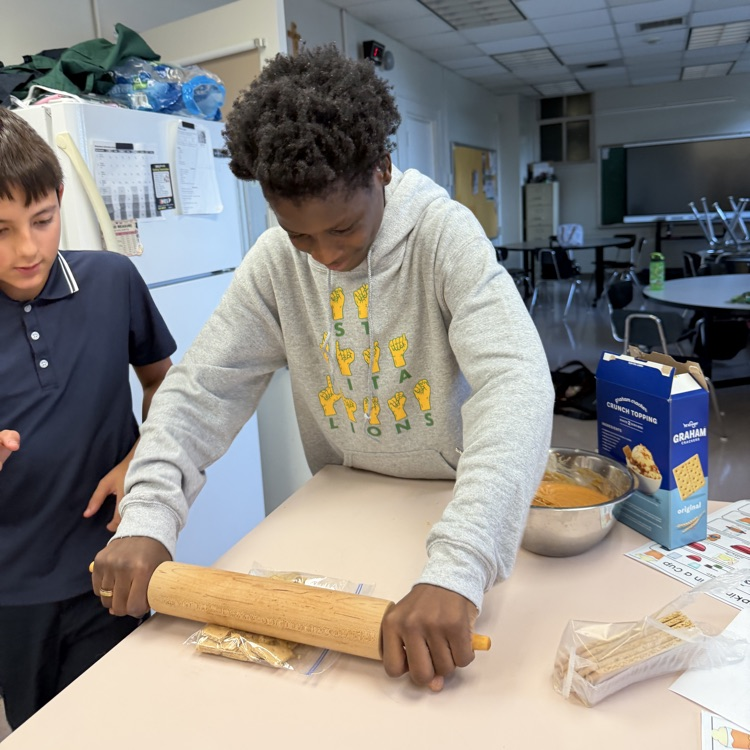students worked together to smash gram crackers for their pie crust