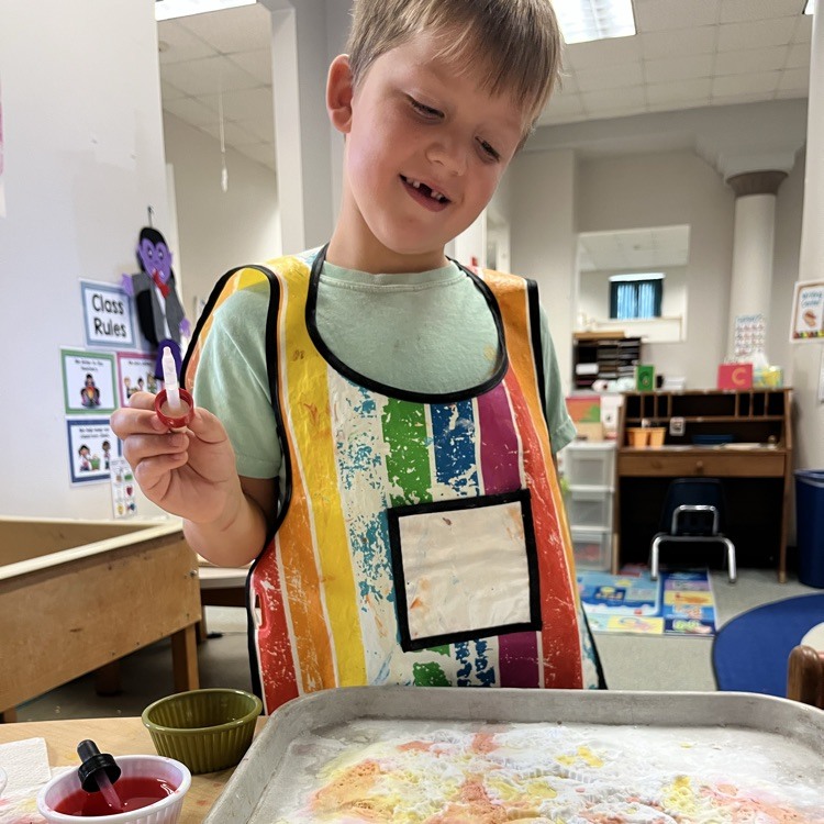 Ms. Brynn & Ms. gabi class made a science experiment using baking soda and vinegar!