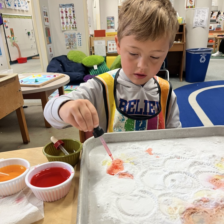 Ms. Brynn & Ms. gabi class made a science experiment using baking soda and vinegar!