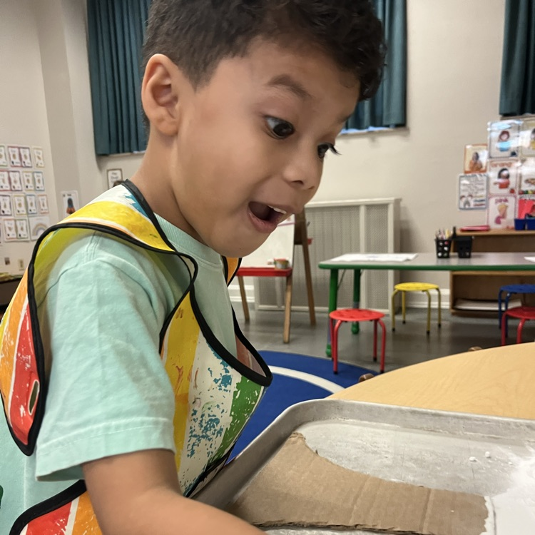Ms. Brynn & Ms. gabi class made a science experiment using baking soda and vinegar!