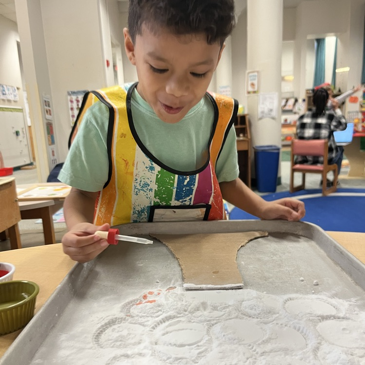 Ms. Brynn & Ms. gabi class made a science experiment using baking soda and vinegar!