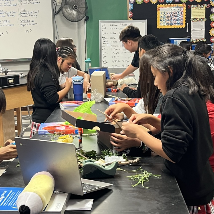 students in Earth Science Lab