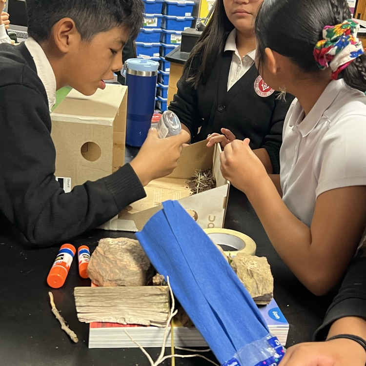 students in Earth Science Lab