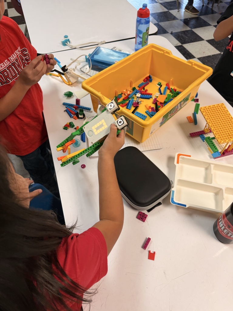 Students are building robots with Legos in the 1st Grade STEM lab