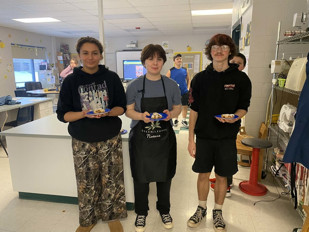 kids holding plates of apple cinnamon roll 