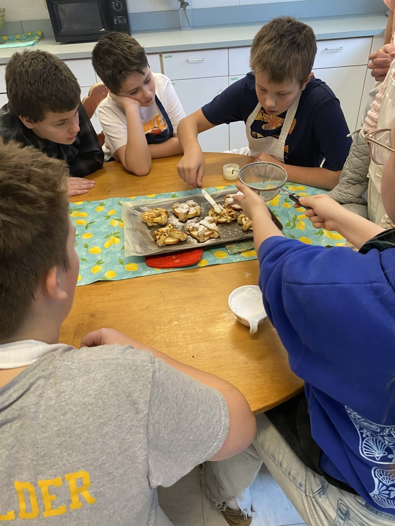 kids making apple cinnamon rolls 