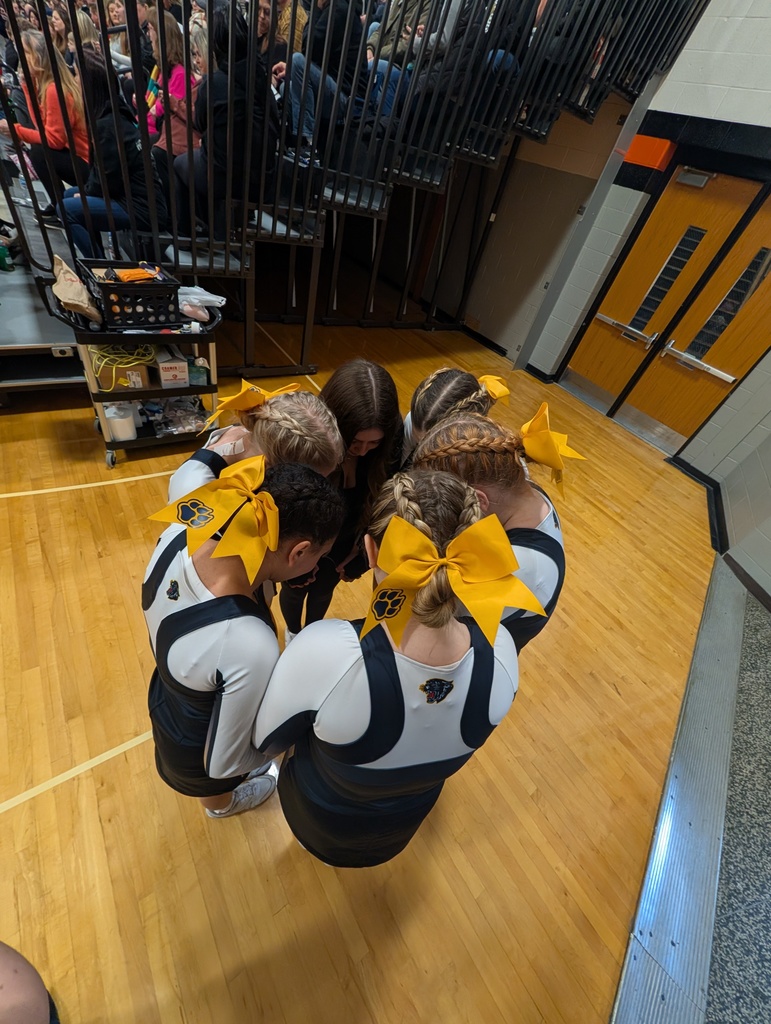 Pre-comp team huddle 