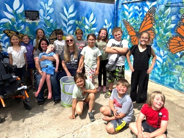 Mrs. Gloe's Class Releasing Butterflies