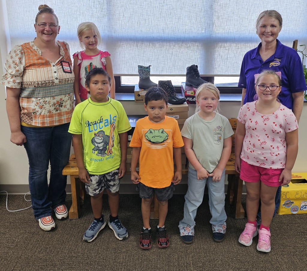 shoe sensation emloyee, students and principal