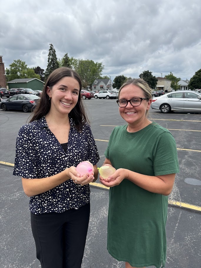 water balloon toss