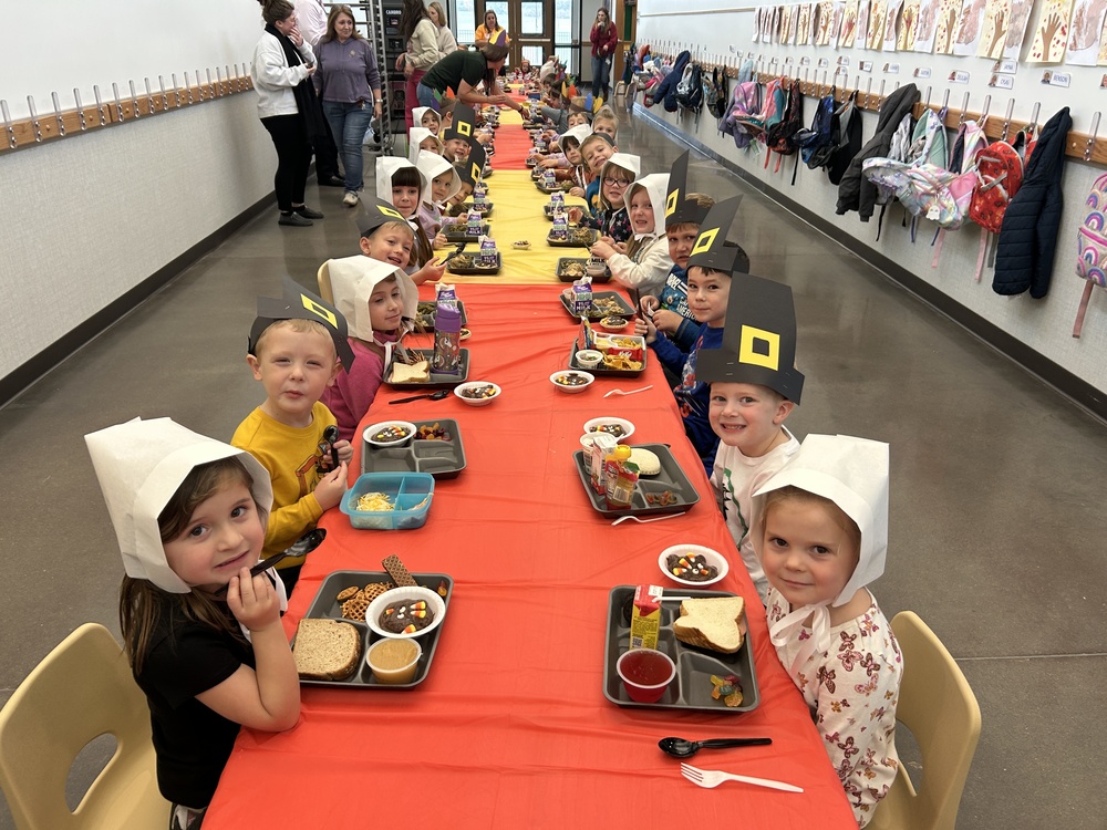 ECC Holds Thanksgiving Feast