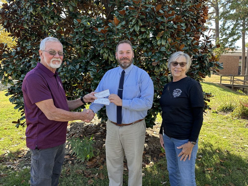 Ste. Genevieve Elks Lodge Donates to SG R-II