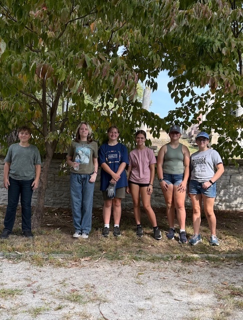 SGMS NJHS Students Volunteer at Memorial Cemetery