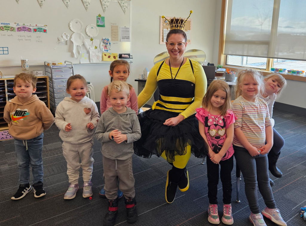 ELP'ers gave Ms. Bauer many hugs and also had many questions about why she was wearing a crown 👑 But one smart cookie shouted "cause she's a queen bee!!!" 