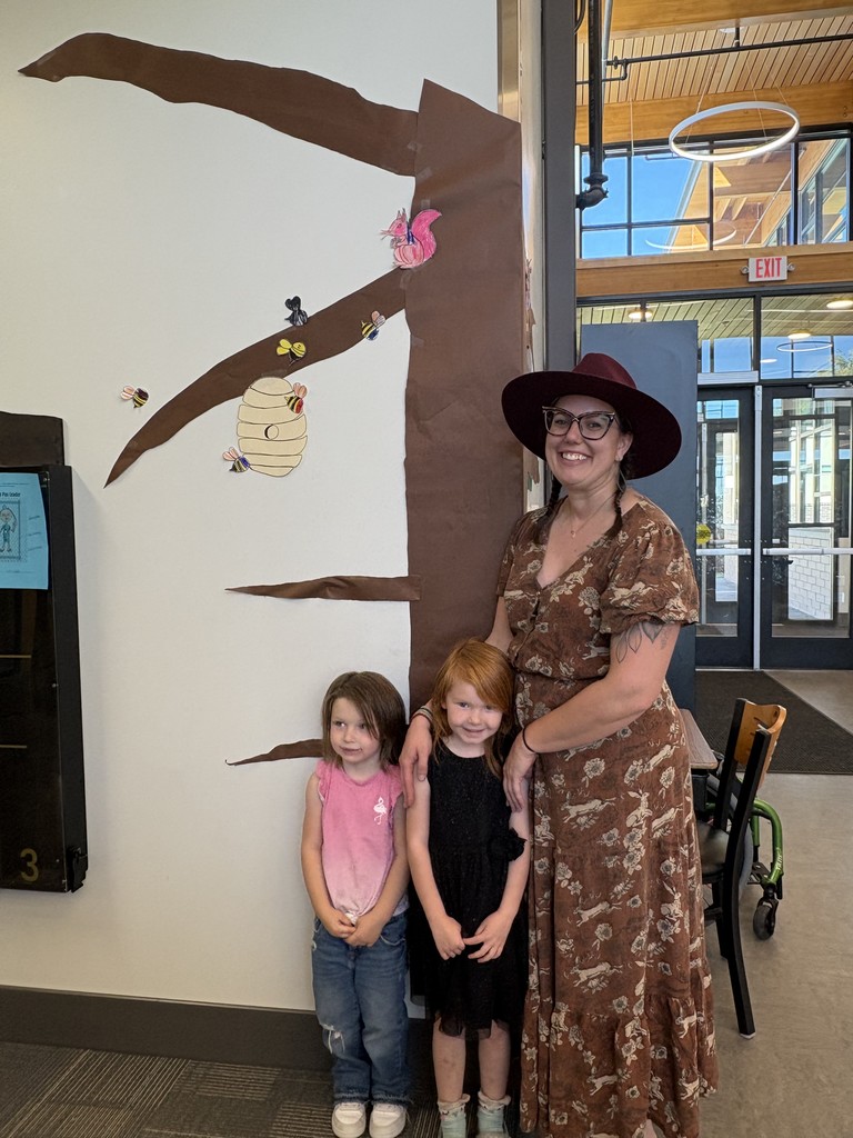 ELP Decorating with Mrs. Bauer