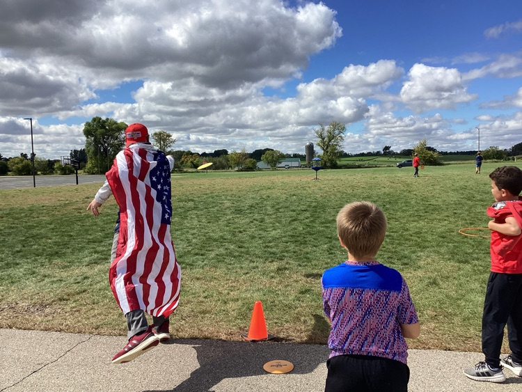Upper 3rd grade playing frisbee golf 