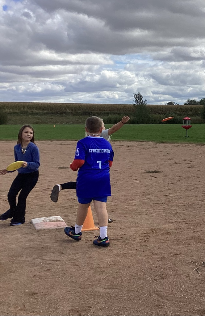 Upper 3rd grade playing frisbee golf 