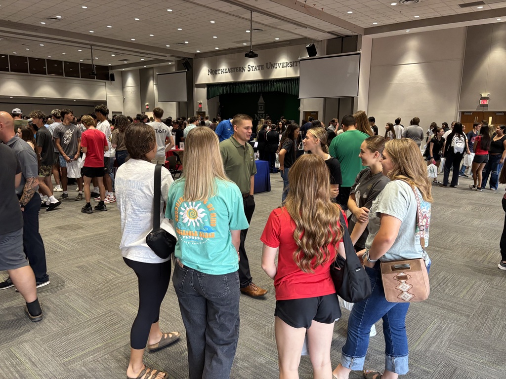 SHS seniors at the NSU college fair