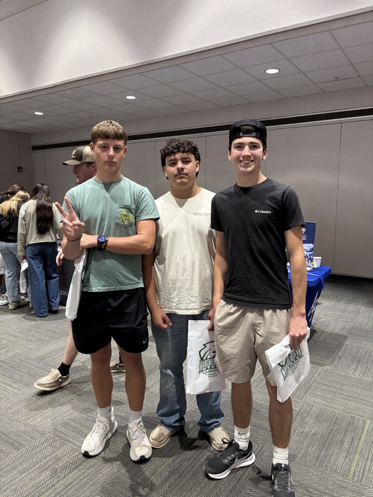 SHS seniors at the NSU college fair
