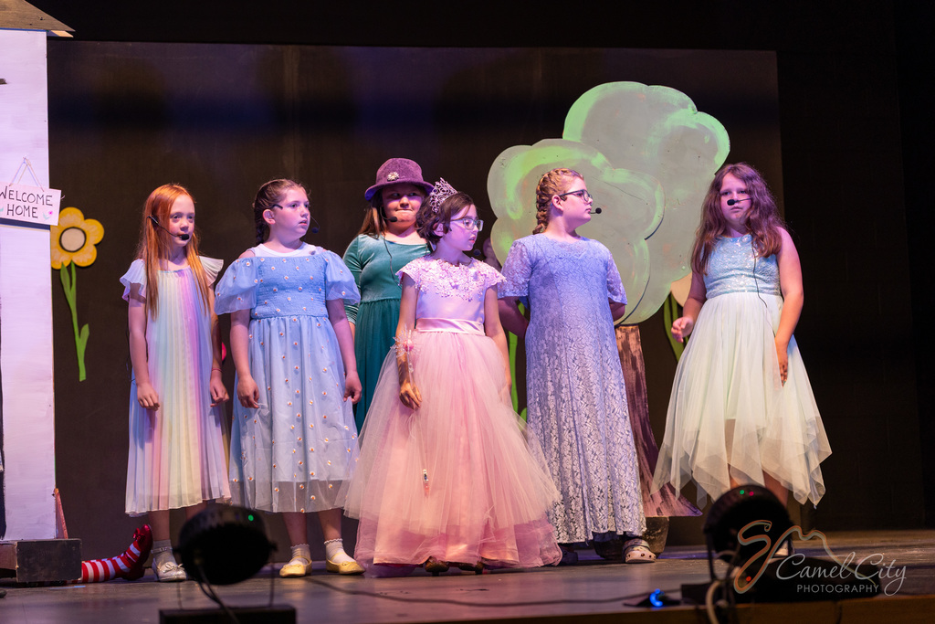 Glenda and the Munchkins