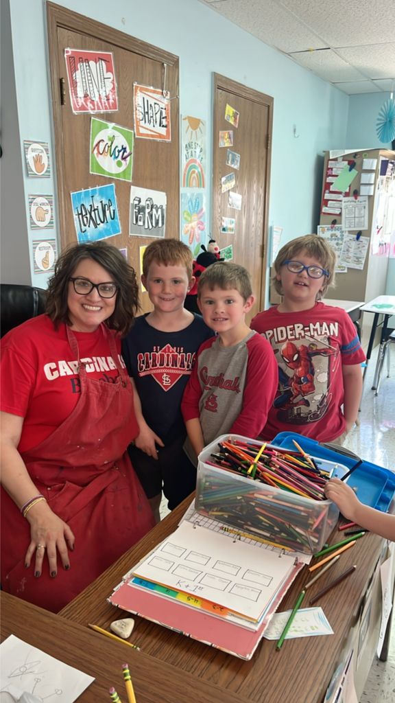 Cardinals gear picture of students with Mrs. Tutterrow