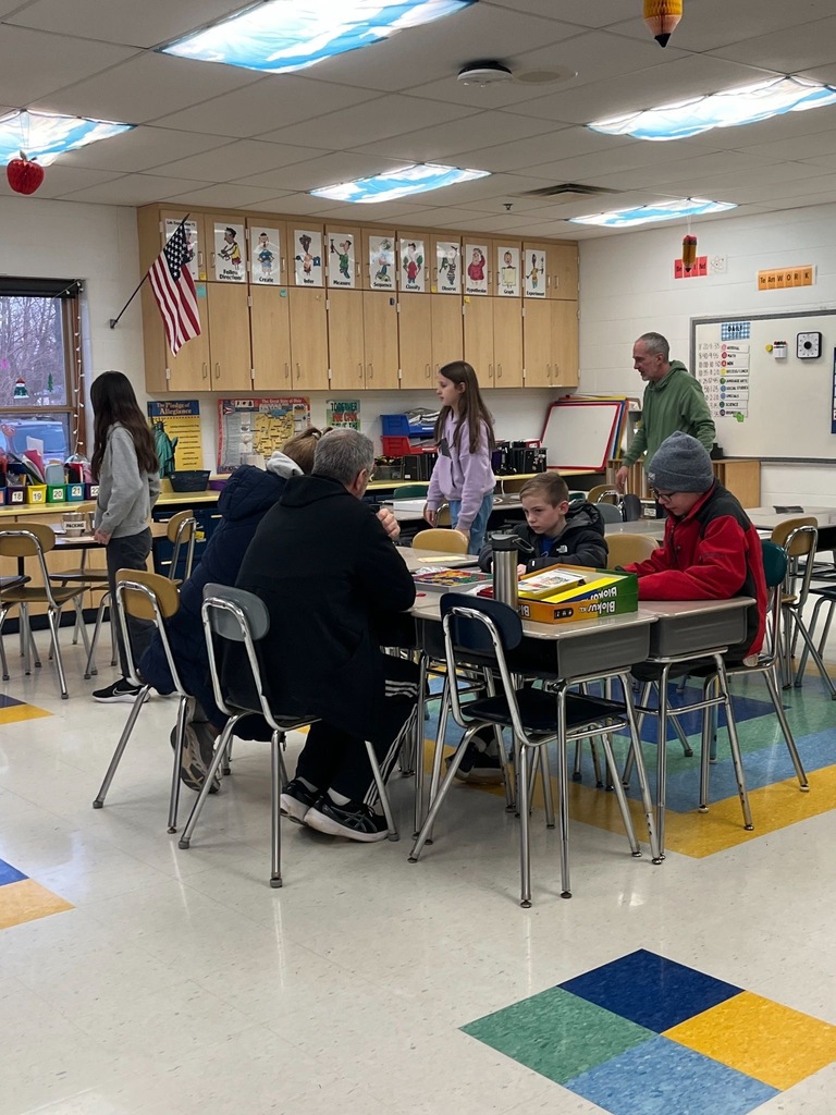 HDI Family Game Night was a hit! Around 200 people came out for an evening of fun, games, and delicious pizza. A huge thank you to our amazing staff volunteers for making it all possible! 