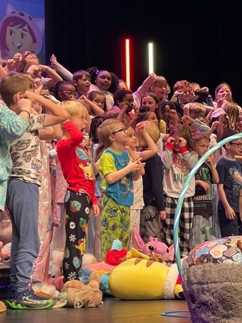 Our 2nd graders showed off their musical talents at the annual concert — comfy-cozy style! Thank you to Mrs. Mujanovic for preparing our students for a wonderful performance.