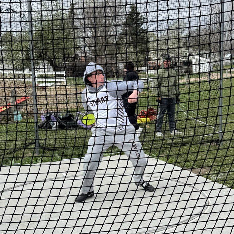 Kyler throws discus 